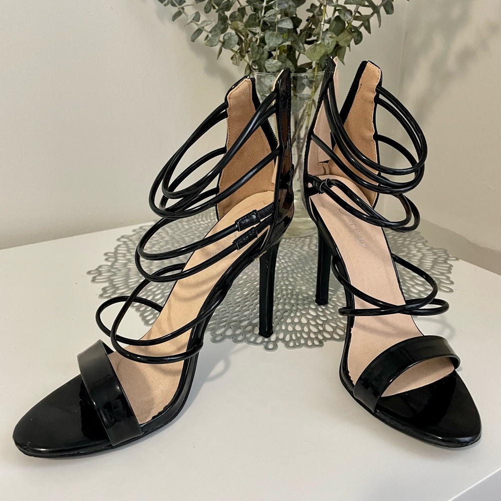 Accepting all offers!! Very stylish heels size 7